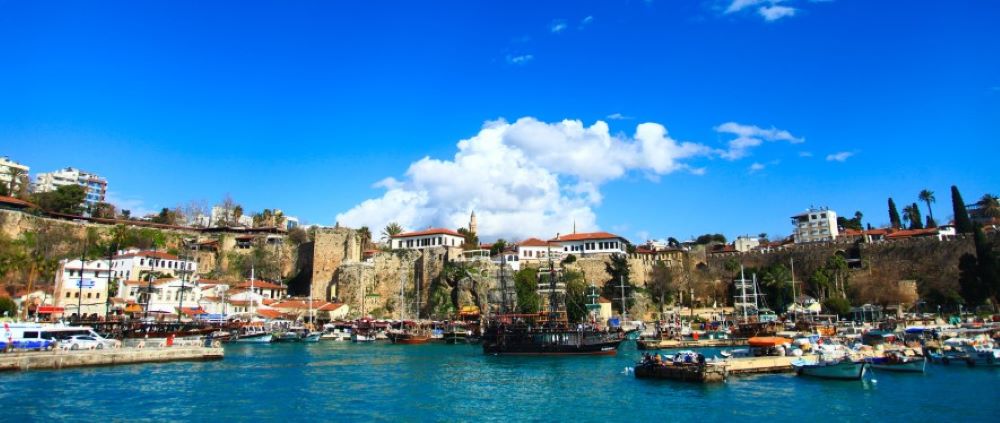 Antalya, el puerto antiguo de lo romanos y la puerta de Hadriano